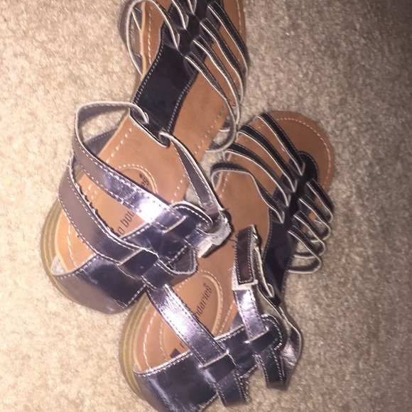 Adorable Sandals - Picture 2 of 3